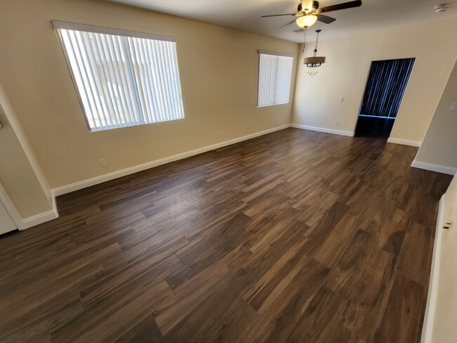 Building Photo - 300 Vilberti Ct