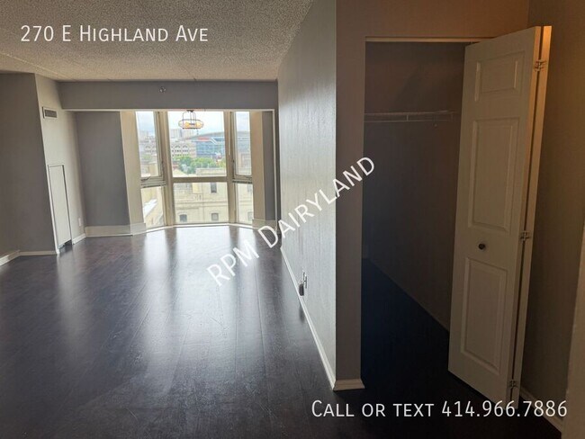 Foto del edificio - 270 E Highland Ave