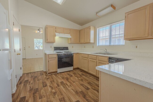 Foto del edificio - 3 Bedroom, 2 Bath