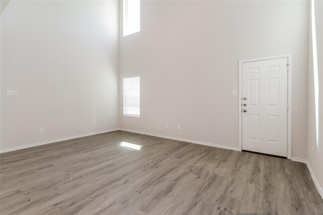 Building Photo - 15339 Estrella Rd W