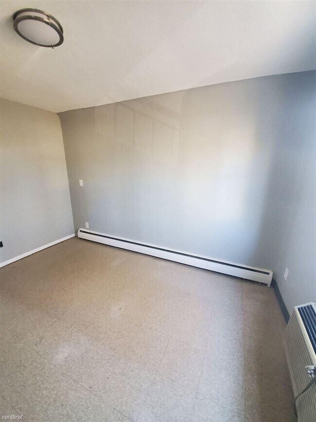 Foto del edificio - 1 br, 1 bath  - 898 Norman St 10B