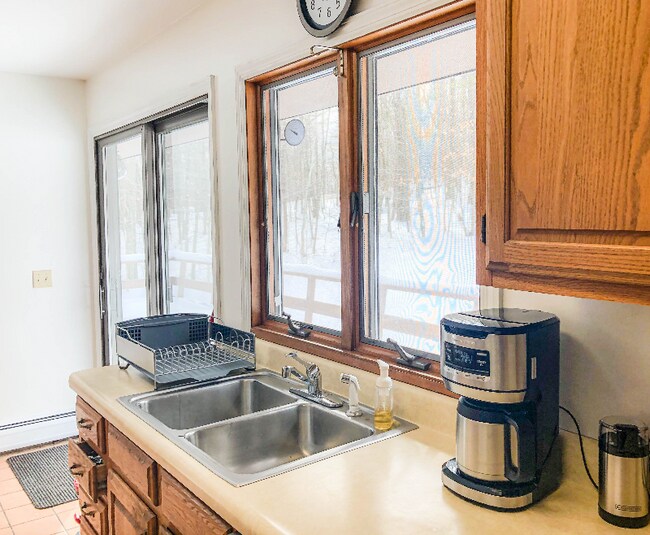 Foto del edificio - 227 E Hill Rd