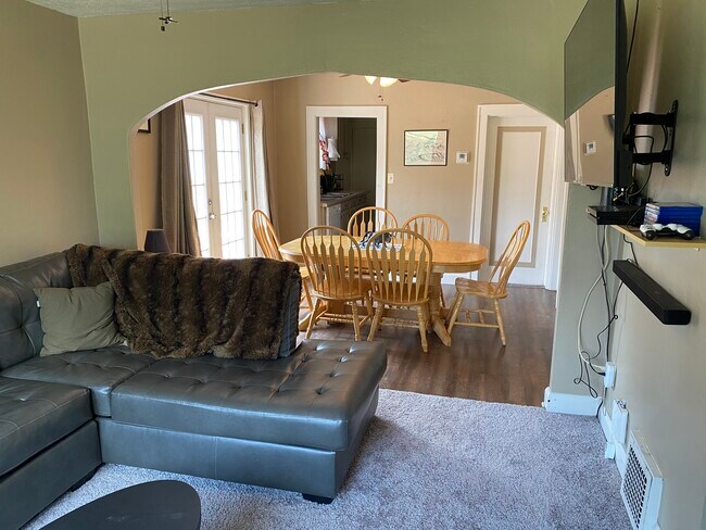 Foto del edificio - 2617 Maple Ave NE