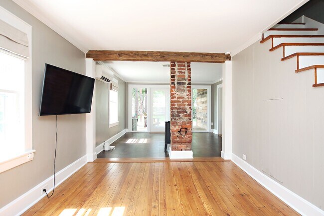 Foto del edificio - Charming Dog-Friendly Belmont Home