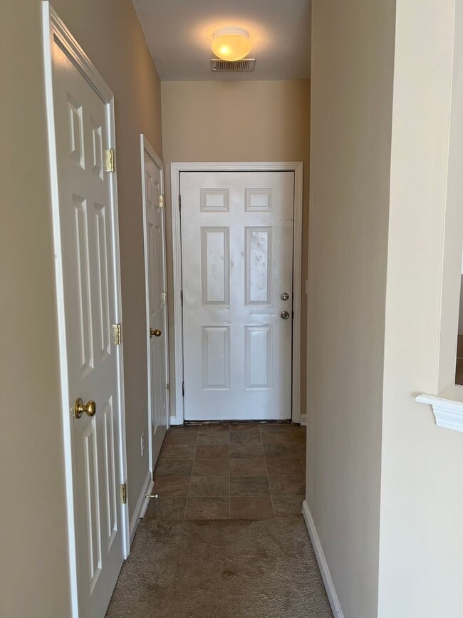 Building Photo - Newly Updated Townhome in Olde Town Village, Bluffton