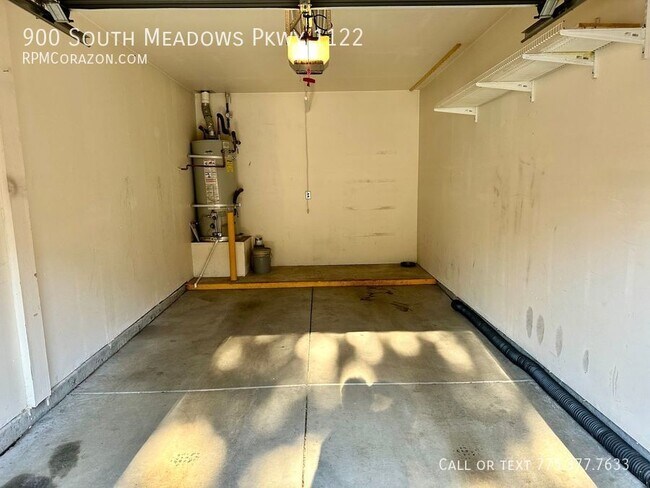 Foto del edificio - 900 S Meadows Pkwy
