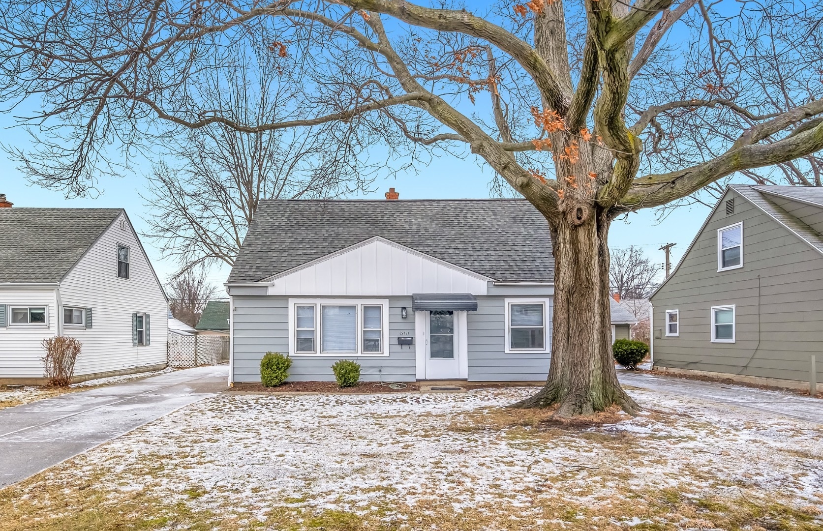 27151 Farringdon Ave Euclid, OH 44132 – photo 1