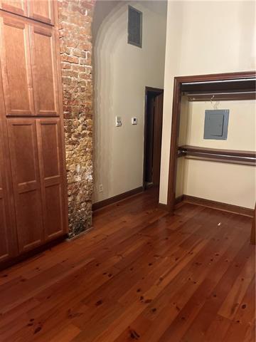 Building Photo - 910 Chartres St