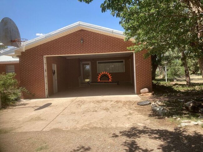Building Photo - Lovely 3 bedroom home.
