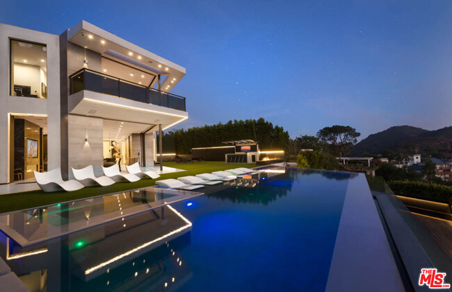 Foto del edificio - 9502 Highridge Pl