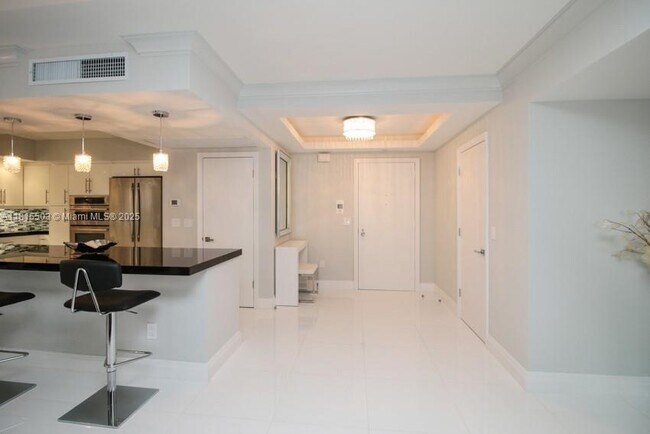 Foto del edificio - 9801 Collins Ave