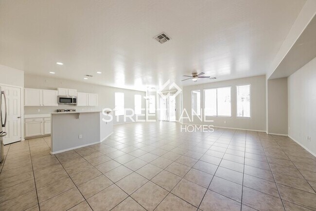 Building Photo - Charming 4 Bedroom in Phoenix! Swimming Pool!