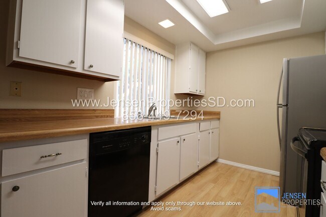 Foto del edificio - CHARMING 2BR/2BA CONDO W/ GARAGE