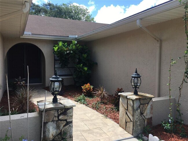 Building Photo - 7900 Willow Brook Ct
