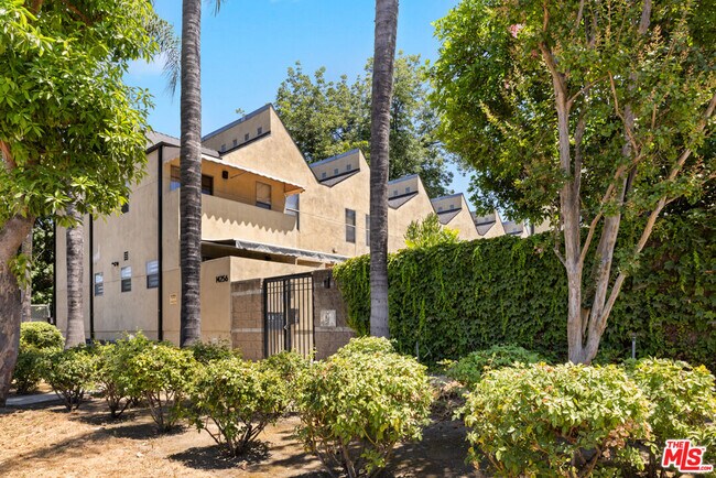 Building Photo - 14256 Victory Blvd