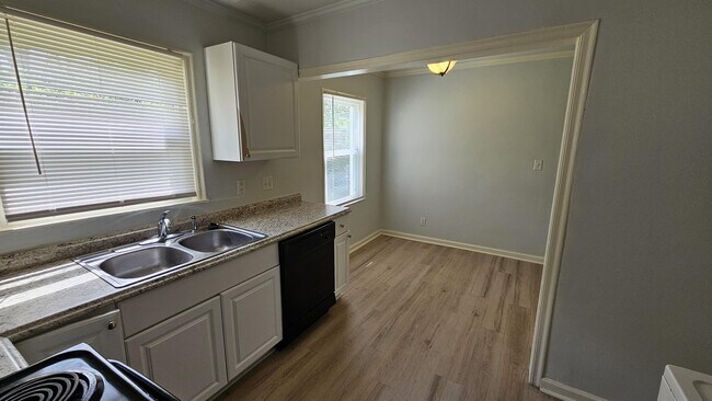 Foto del edificio - 900 Leigh Ave