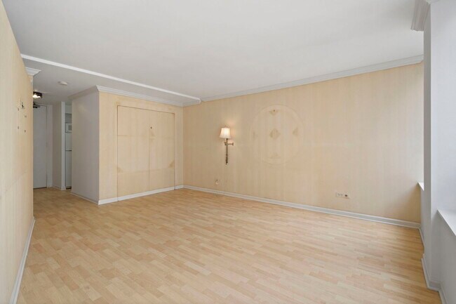 Foto del edificio - 233 E Erie St
