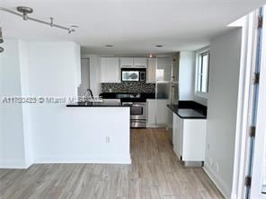 Building Photo - 7600 Collins Ave