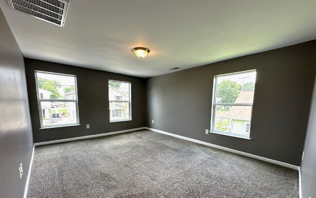Building Photo - Updated 2-Bedroom Apartment in Winfield