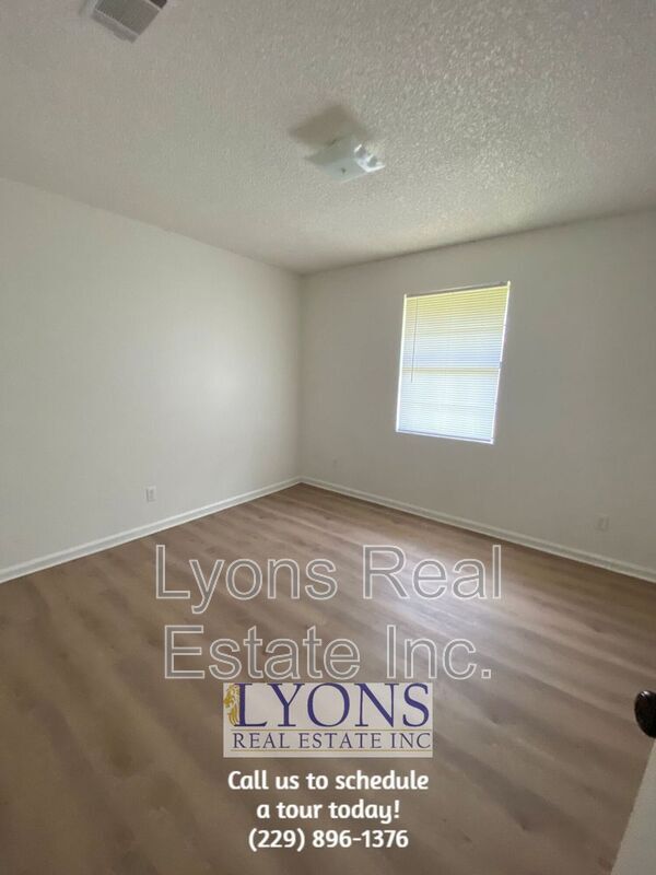 Building Photo - 1028 S Gordon Ave
