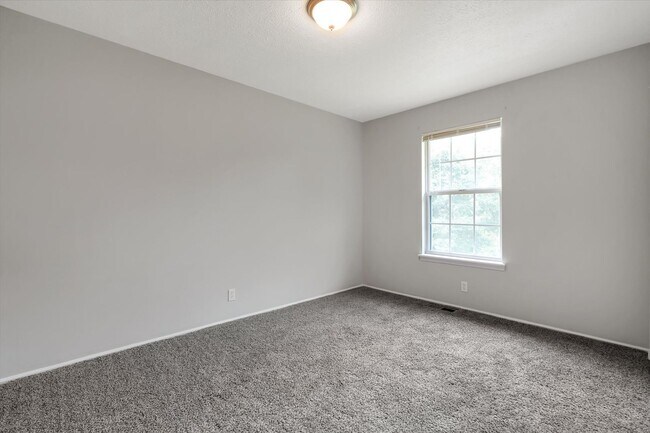Building Photo - Two bedroom Townhome bath and half.  Washer and Dryer Connections