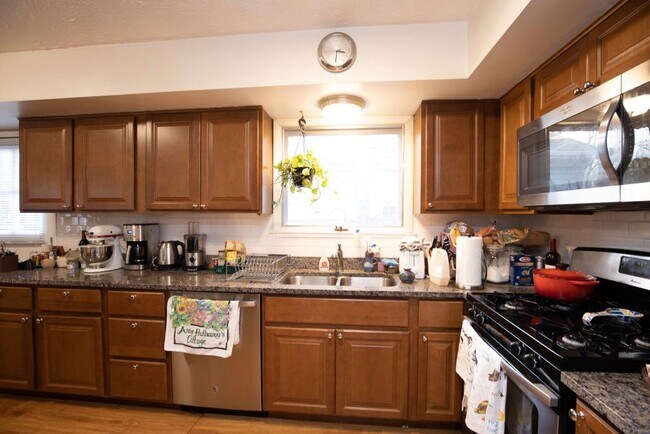 Building Photo - 1326 Meadow Ln