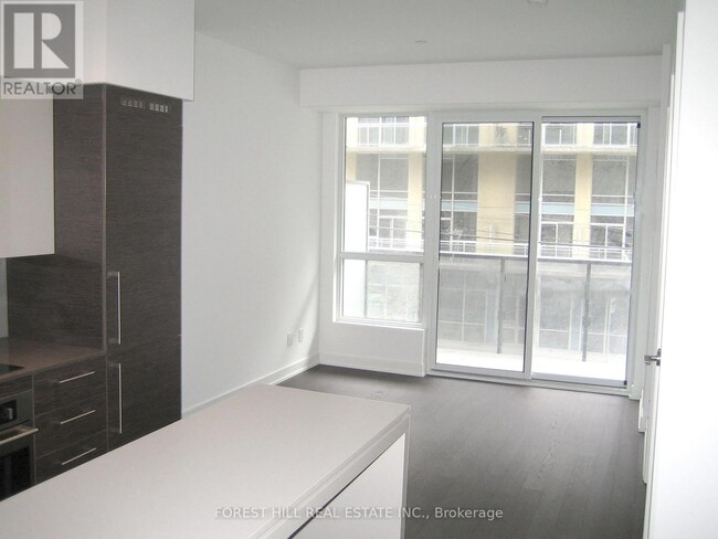 Building Photo - 1030 King St W