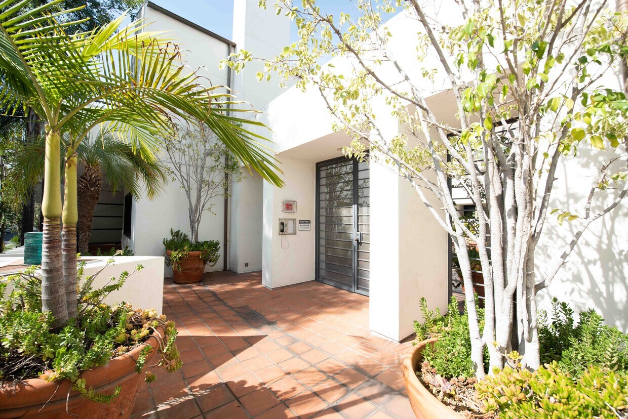 Foto principal - 9041 Keith Ave