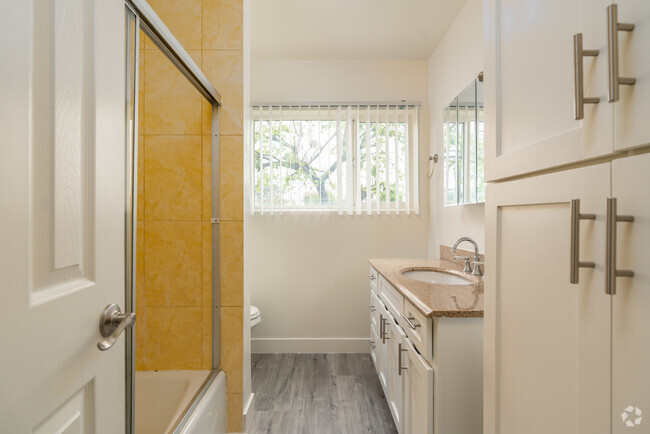 1BR, 1BA - 750SF - Bathroom - 13060 Burbank Blvd. Apartments