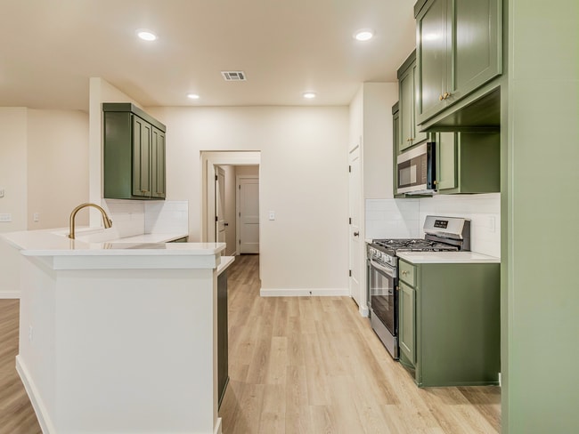 Foto del edificio - Captivating 3-Bed, 2-Bath Home in Charming...