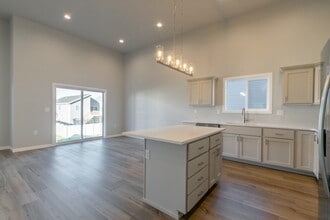 Building Photo - 2385 Eagle Vly Dr S