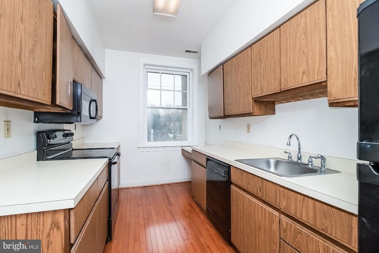 Foto principal - 6655 McCallum St