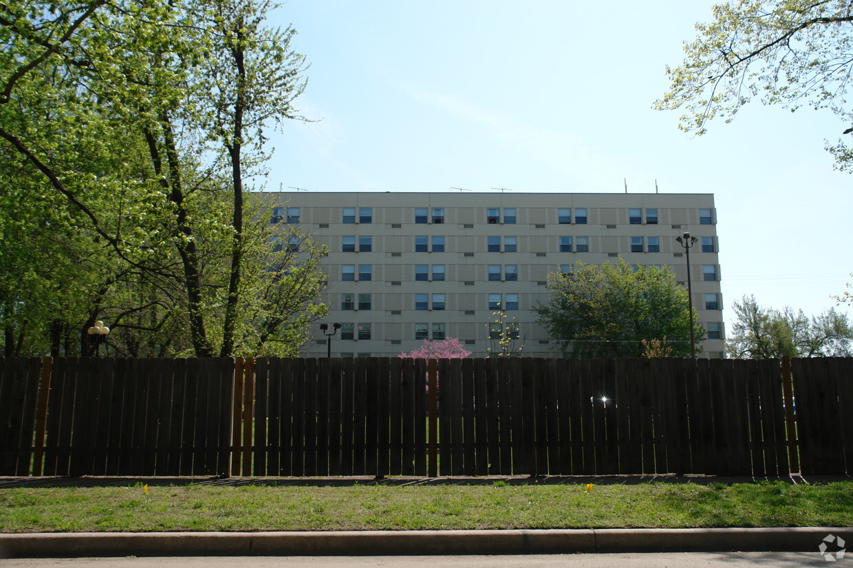 Exterior - Shady Way Plaza Tower