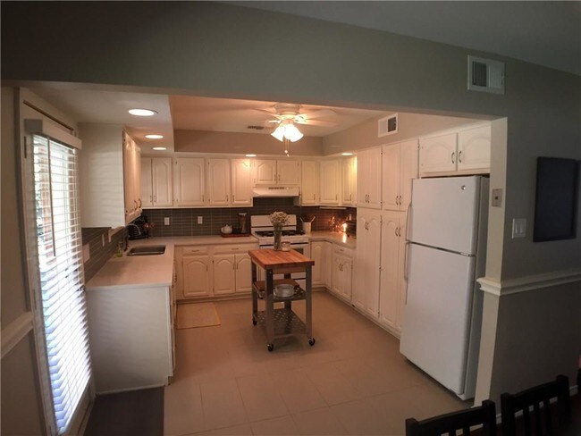 Foto del edificio - 634 Ridgedale Dr