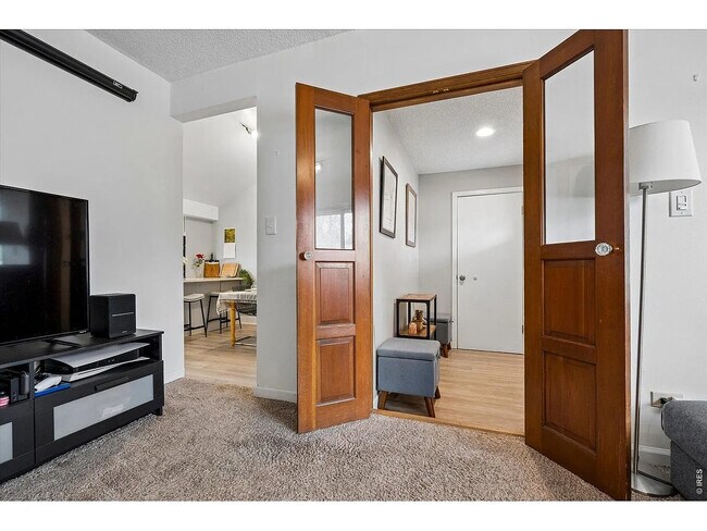 Entry Way - 1819 S Madison St