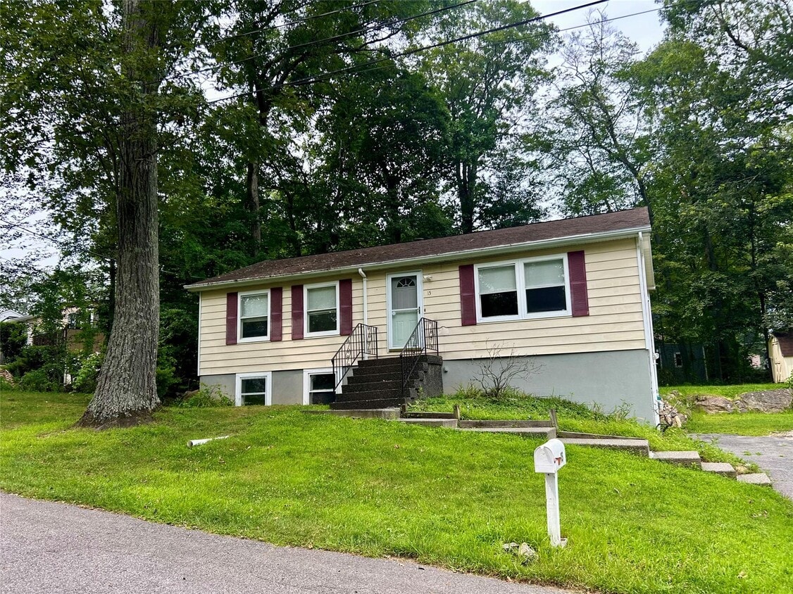 Primary Photo - 15 Quogue Rd