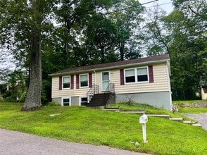 Building Photo - 15 Quogue Rd