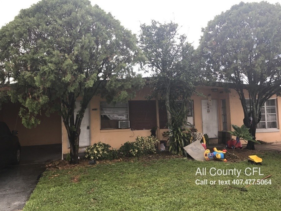 111 W Lancaster Rd, Orlando, FL 32809 Room for Rent in Orlando, FL