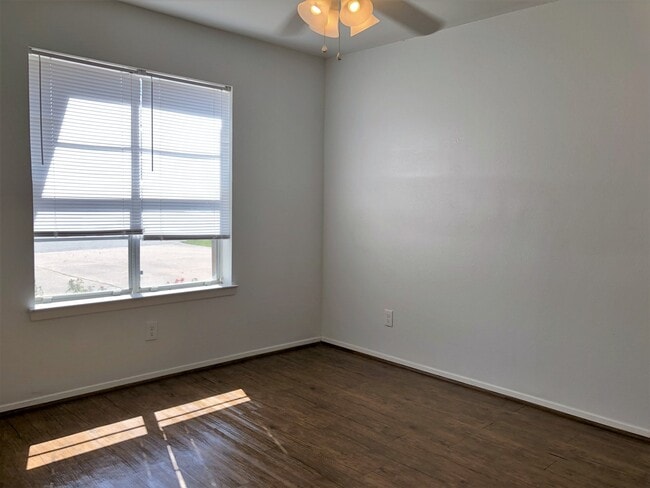 Building Photo - 3620MN