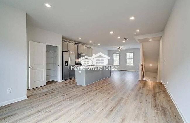 Building Photo - 3203 Bateman Drive SE