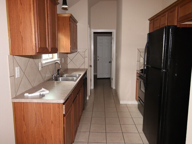Foto del edificio - 5640 Shadowbend Cir N
