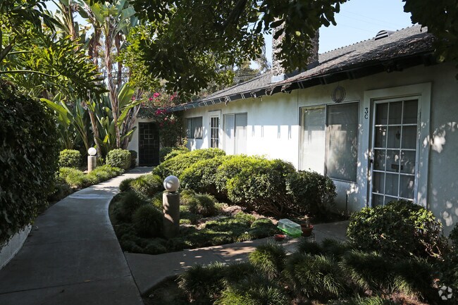 Building Photo - Hanakiki Garden Apartments