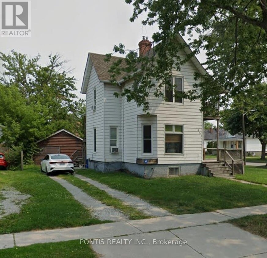 Building Photo - 452 Confederation St