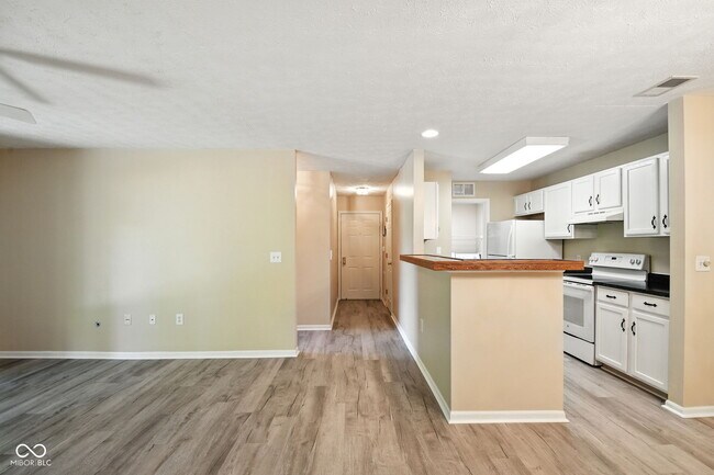 Building Photo - 12598 Tennyson Ln