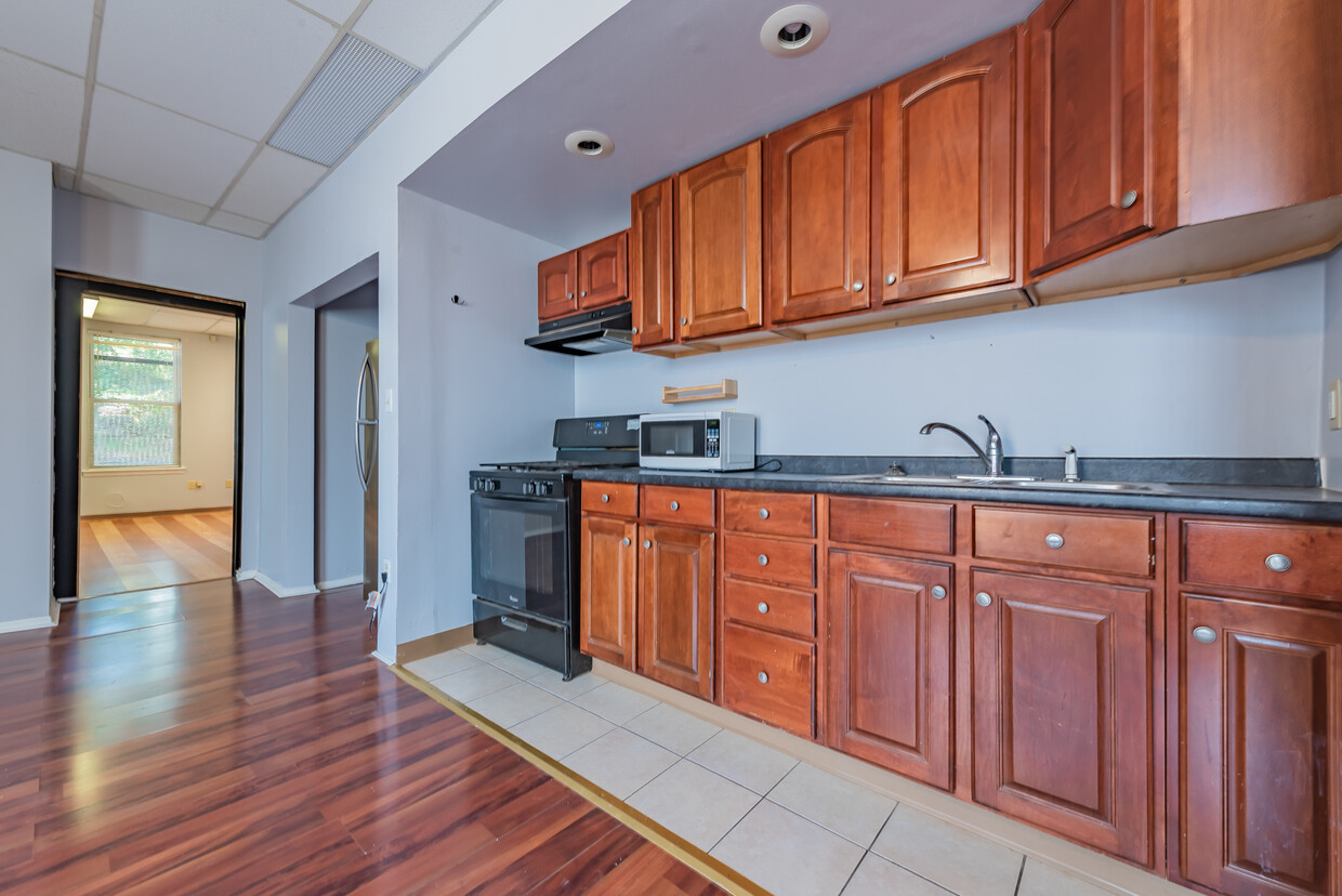 Foto principal - 104 N Graham St