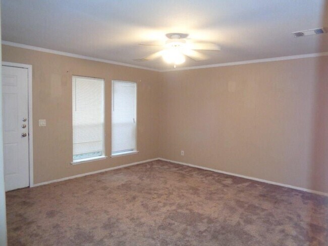 Building Photo - 10010 Summerberry Ln