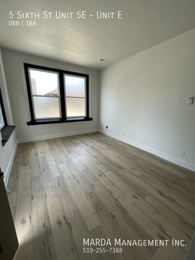 Photo du bâtiment - PRIME BACHELOR DOWNTOWN CHATHAM! INCLUSIVE!