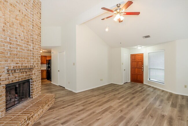 Foto del edificio - 1525 Miller Ave