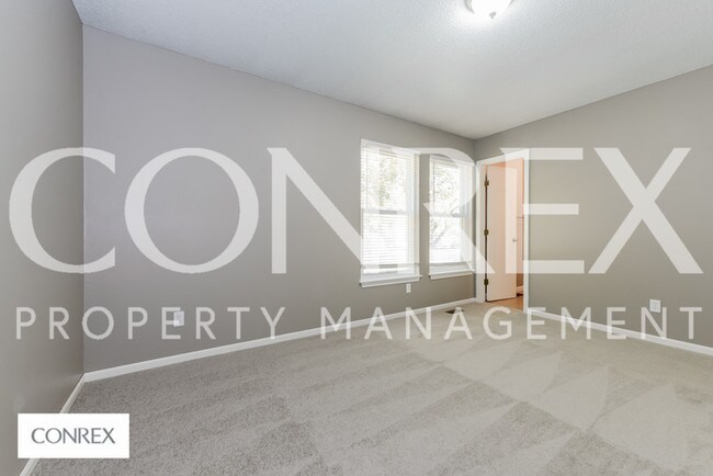 Building Photo - 3 bedroom, 2 bath split entry in Belton!