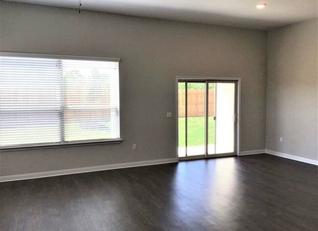 Foto del edificio - 6100 Gerard Dr